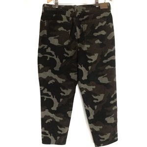 American Eagle Outfitters Corduroy Camouflage 18